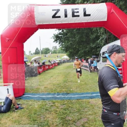 21.06.2025 - 27. Vierlanden-Triathlon MichiJ http://msf.ph/oto/8043371 15.06.2026 13:41:34 Ziel 754 meine-sportfotos.de