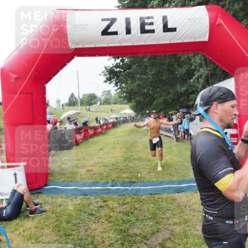 21.06.2025 - 27. Vierlanden-Triathlon MichiJ http://msf.ph/oto/8043377 15.06.2026 13:41:34 Ziel 754 meine-sportfotos.de