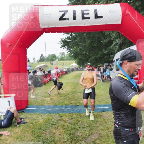21.06.2025 - 27. Vierlanden-Triathlon MichiJ http://msf.ph/oto/8043392 15.06.2026 13:41:35 Ziel 754 meine-sportfotos.de