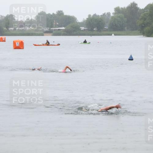 21.06.2025 - 27. Vierlanden-Triathlon Lena Gebhardt http://msf.ph/oto/8043487 15.06.2025 14:36:45 Schwimmen  meine-sportfotos.de