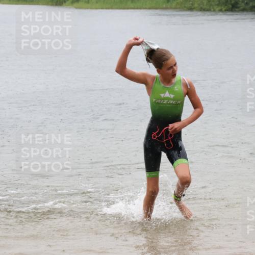 21.06.2025 - 27. Vierlanden-Triathlon Lena Gebhardt http://msf.ph/oto/8043683 15.06.2025 14:37:32 Schwimmen 1328, 1343 meine-sportfotos.de