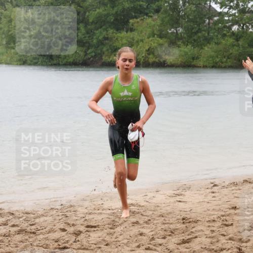 21.06.2025 - 27. Vierlanden-Triathlon Lena Gebhardt http://msf.ph/oto/8043716 15.06.2025 14:37:34 Schwimmen 1328, 1343 meine-sportfotos.de
