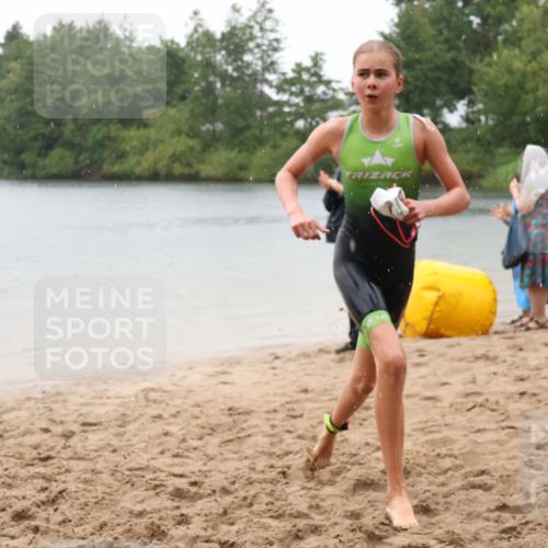 21.06.2025 - 27. Vierlanden-Triathlon Lena Gebhardt http://msf.ph/oto/8043748 15.06.2025 14:37:35 Schwimmen 1328, 1343 meine-sportfotos.de