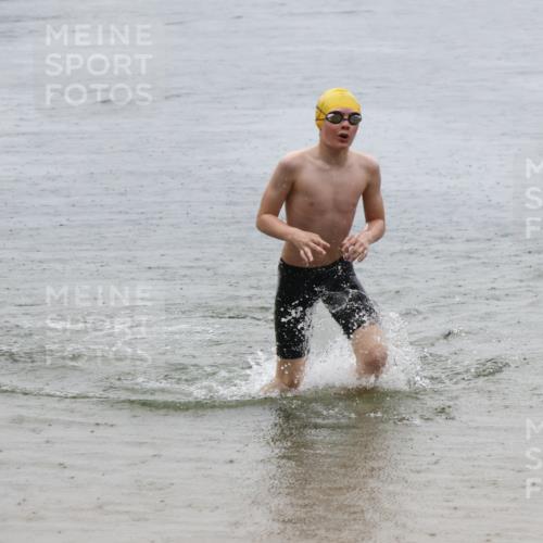 21.06.2025 - 27. Vierlanden-Triathlon Lena Gebhardt http://msf.ph/oto/8043751 15.06.2025 14:37:51 Schwimmen 1323 meine-sportfotos.de