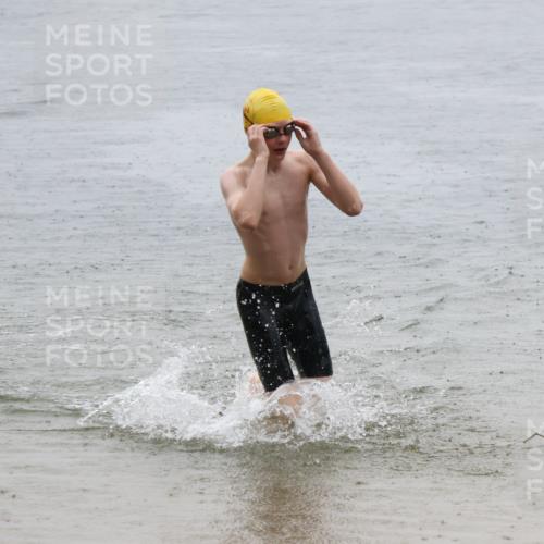 21.06.2025 - 27. Vierlanden-Triathlon Lena Gebhardt http://msf.ph/oto/8043759 15.06.2025 14:37:51 Schwimmen 1323 meine-sportfotos.de