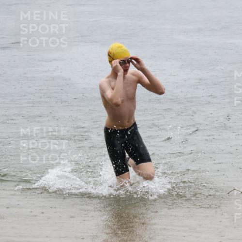 21.06.2025 - 27. Vierlanden-Triathlon Lena Gebhardt http://msf.ph/oto/8043763 15.06.2025 14:37:51 Schwimmen 1323 meine-sportfotos.de