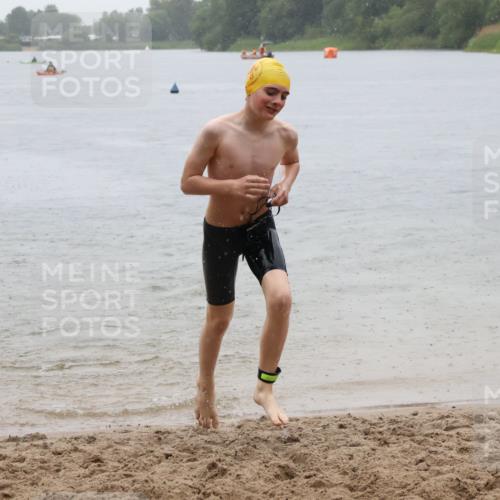 21.06.2025 - 27. Vierlanden-Triathlon Lena Gebhardt http://msf.ph/oto/8043782 15.06.2025 14:37:53 Schwimmen 1323 meine-sportfotos.de