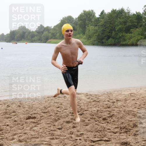 21.06.2025 - 27. Vierlanden-Triathlon Lena Gebhardt http://msf.ph/oto/8043804 15.06.2025 14:37:55 Schwimmen 1323 meine-sportfotos.de