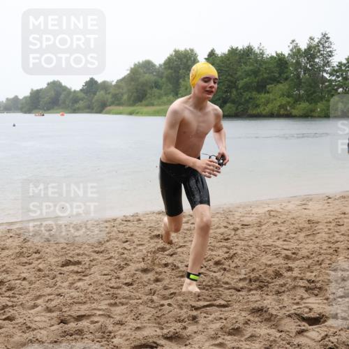 21.06.2025 - 27. Vierlanden-Triathlon Lena Gebhardt http://msf.ph/oto/8043808 15.06.2025 14:37:55 Schwimmen 1323 meine-sportfotos.de