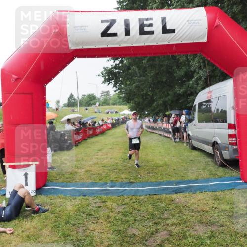 21.06.2025 - 27. Vierlanden-Triathlon MichiJ http://msf.ph/oto/8043821 15.06.2026 13:44:00 Ziel 655, 671 meine-sportfotos.de