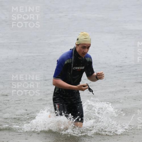 21.06.2025 - 27. Vierlanden-Triathlon Lena Gebhardt http://msf.ph/oto/8043824 15.06.2025 14:38:11 Schwimmen 1331 meine-sportfotos.de