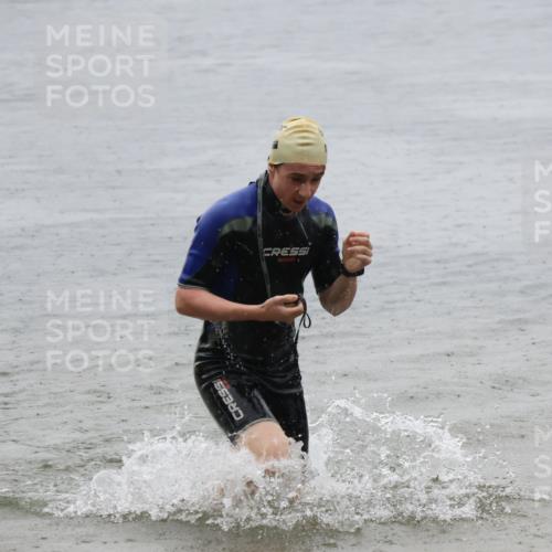 21.06.2025 - 27. Vierlanden-Triathlon Lena Gebhardt http://msf.ph/oto/8043827 15.06.2025 14:38:11 Schwimmen 1331 meine-sportfotos.de