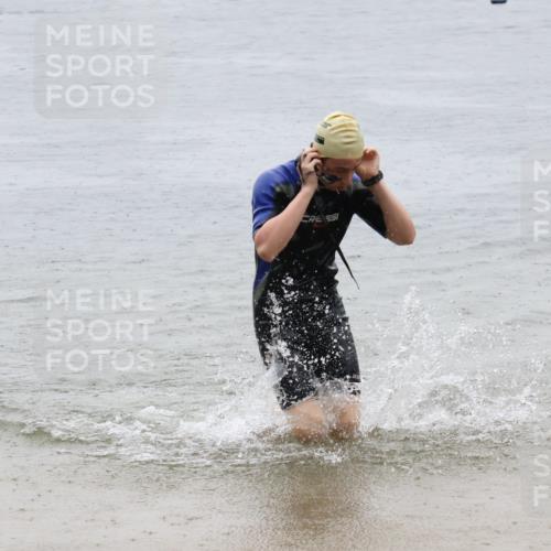 21.06.2025 - 27. Vierlanden-Triathlon Lena Gebhardt http://msf.ph/oto/8043831 15.06.2025 14:38:11 Schwimmen 1331 meine-sportfotos.de