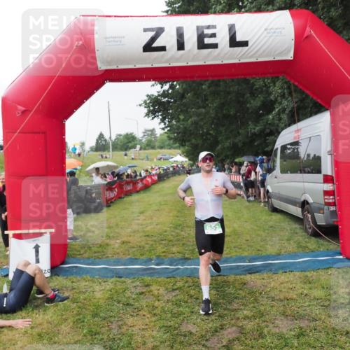 21.06.2025 - 27. Vierlanden-Triathlon MichiJ http://msf.ph/oto/8043832 15.06.2026 13:44:01 Ziel 655 meine-sportfotos.de