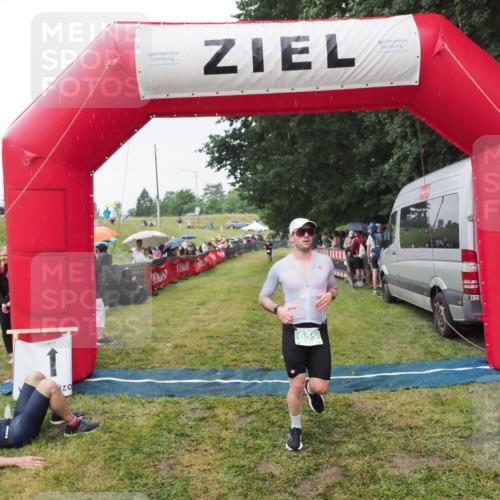 21.06.2025 - 27. Vierlanden-Triathlon MichiJ http://msf.ph/oto/8043833 15.06.2026 13:44:01 Ziel 655 meine-sportfotos.de
