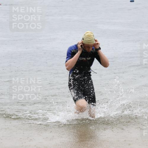 21.06.2025 - 27. Vierlanden-Triathlon Lena Gebhardt http://msf.ph/oto/8043835 15.06.2025 14:38:11 Schwimmen 1331 meine-sportfotos.de