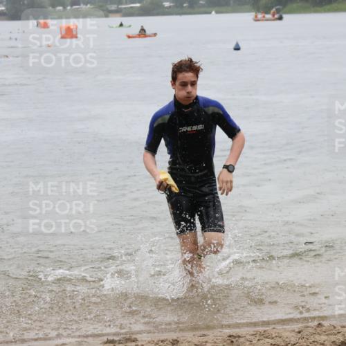 21.06.2025 - 27. Vierlanden-Triathlon Lena Gebhardt http://msf.ph/oto/8043847 15.06.2025 14:38:13 Schwimmen 1331 meine-sportfotos.de
