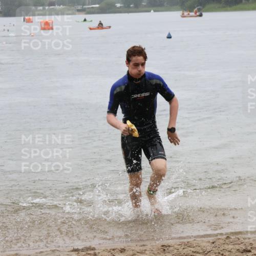 21.06.2025 - 27. Vierlanden-Triathlon Lena Gebhardt http://msf.ph/oto/8043851 15.06.2025 14:38:13 Schwimmen 1331 meine-sportfotos.de
