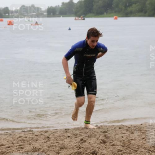 21.06.2025 - 27. Vierlanden-Triathlon Lena Gebhardt http://msf.ph/oto/8043866 15.06.2025 14:38:14 Schwimmen 1331 meine-sportfotos.de