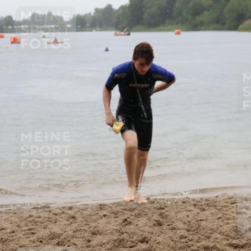 21.06.2025 - 27. Vierlanden-Triathlon Lena Gebhardt http://msf.ph/oto/8043873 15.06.2025 14:38:14 Schwimmen 1331 meine-sportfotos.de