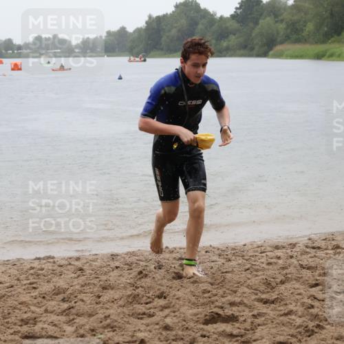 21.06.2025 - 27. Vierlanden-Triathlon Lena Gebhardt http://msf.ph/oto/8043881 15.06.2025 14:38:14 Schwimmen 1331 meine-sportfotos.de