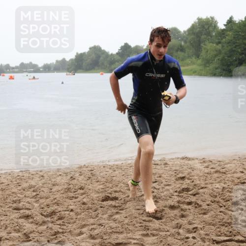 21.06.2025 - 27. Vierlanden-Triathlon Lena Gebhardt http://msf.ph/oto/8043897 15.06.2025 14:38:15 Schwimmen 1331 meine-sportfotos.de