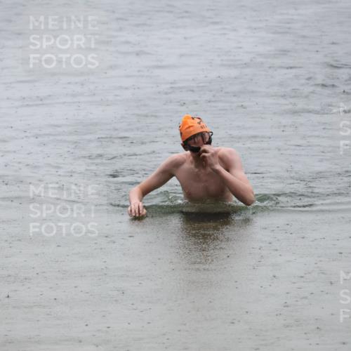 21.06.2025 - 27. Vierlanden-Triathlon Lena Gebhardt http://msf.ph/oto/8043905 15.06.2025 14:38:32 Schwimmen 1325 meine-sportfotos.de