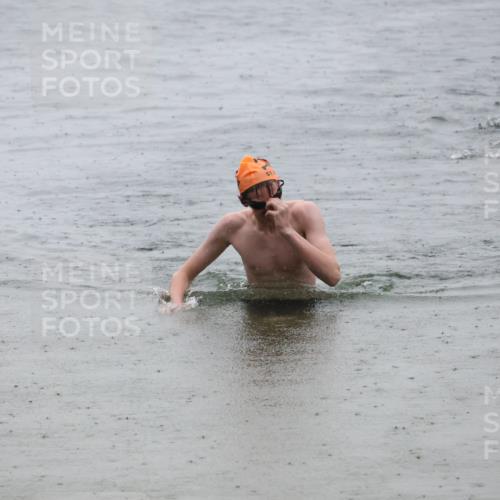 21.06.2025 - 27. Vierlanden-Triathlon Lena Gebhardt http://msf.ph/oto/8043909 15.06.2025 14:38:32 Schwimmen 1325 meine-sportfotos.de