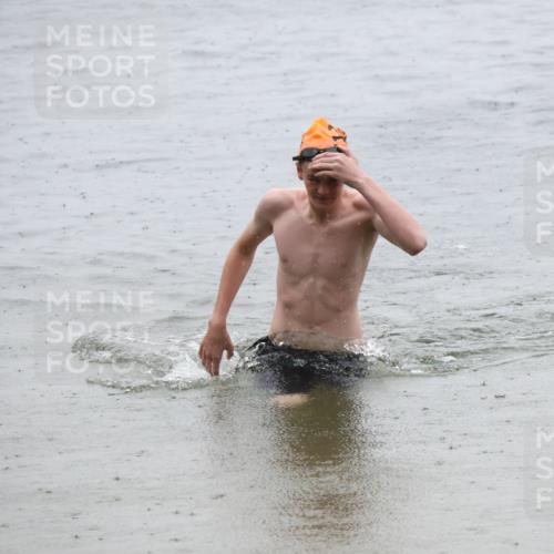 21.06.2025 - 27. Vierlanden-Triathlon Lena Gebhardt http://msf.ph/oto/8043916 15.06.2025 14:38:34 Schwimmen 1325 meine-sportfotos.de