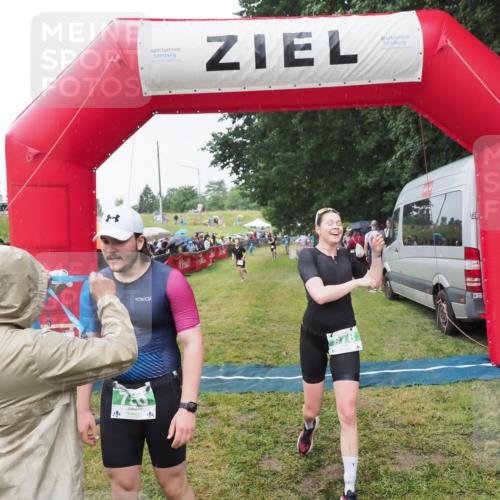 21.06.2025 - 27. Vierlanden-Triathlon MichiJ http://msf.ph/oto/8043961 15.06.2026 13:44:30 Ziel 222, 750, 878 meine-sportfotos.de
