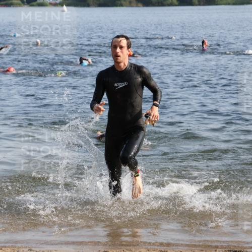 15.06.2025 - 27. Vierlanden-Triathlon Lena Gebhardt http://msf.ph/oto/8043972 15.06.2025 08:34:21 Schwimmen 20 meine-sportfotos.de