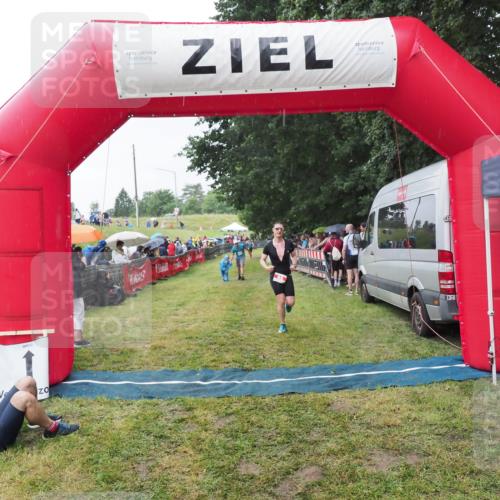 21.06.2025 - 27. Vierlanden-Triathlon MichiJ http://msf.ph/oto/8043991 15.06.2026 13:44:39 Ziel 45, 222 meine-sportfotos.de