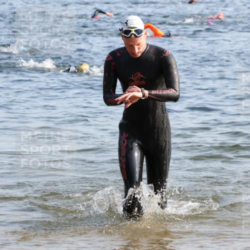 15.06.2025 - 27. Vierlanden-Triathlon Lena Gebhardt http://msf.ph/oto/8044034 15.06.2025 08:34:28 Schwimmen 20, 88 meine-sportfotos.de