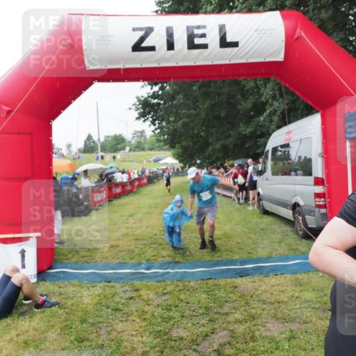 21.06.2025 - 27. Vierlanden-Triathlon MichiJ http://msf.ph/oto/8044039 15.06.2026 13:44:44 Ziel 45, 960 meine-sportfotos.de