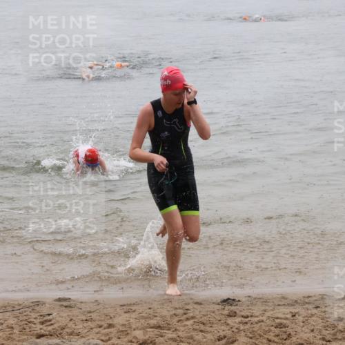 21.06.2025 - 27. Vierlanden-Triathlon Lena Gebhardt http://msf.ph/oto/8044044 15.06.2025 14:38:49 Schwimmen 1318, 1340 meine-sportfotos.de