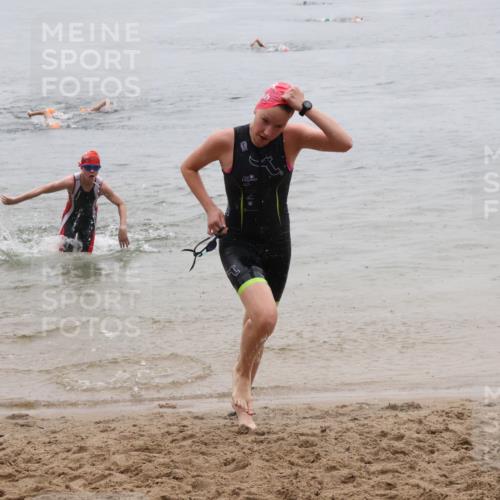 21.06.2025 - 27. Vierlanden-Triathlon Lena Gebhardt http://msf.ph/oto/8044047 15.06.2025 14:38:49 Schwimmen 1318, 1340 meine-sportfotos.de