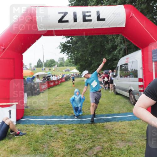 21.06.2025 - 27. Vierlanden-Triathlon MichiJ http://msf.ph/oto/8044048 15.06.2026 13:44:45 Ziel 45, 960 meine-sportfotos.de