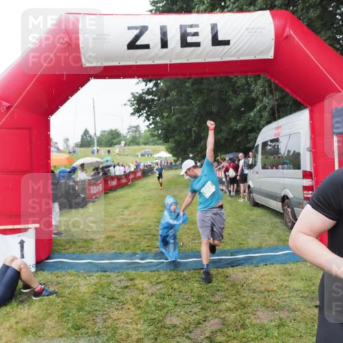 21.06.2025 - 27. Vierlanden-Triathlon MichiJ http://msf.ph/oto/8044049 15.06.2026 13:44:45 Ziel 45, 960 meine-sportfotos.de