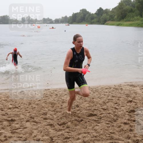 21.06.2025 - 27. Vierlanden-Triathlon Lena Gebhardt http://msf.ph/oto/8044063 15.06.2025 14:38:50 Schwimmen 1318, 1340 meine-sportfotos.de
