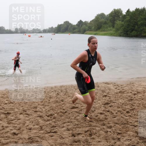 21.06.2025 - 27. Vierlanden-Triathlon Lena Gebhardt http://msf.ph/oto/8044075 15.06.2025 14:38:51 Schwimmen 1318, 1340 meine-sportfotos.de