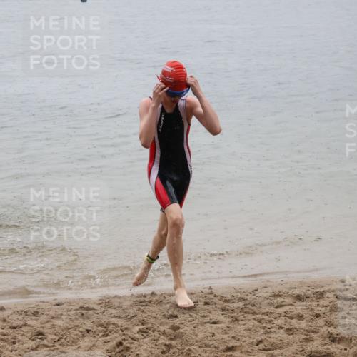 21.06.2025 - 27. Vierlanden-Triathlon Lena Gebhardt http://msf.ph/oto/8044094 15.06.2025 14:38:52 Schwimmen 1318, 1340 meine-sportfotos.de