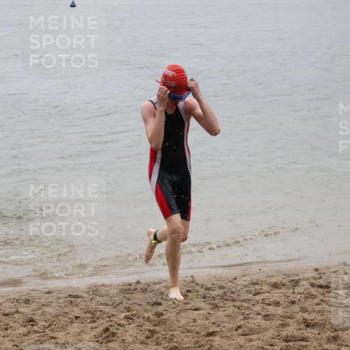 21.06.2025 - 27. Vierlanden-Triathlon Lena Gebhardt http://msf.ph/oto/8044098 15.06.2025 14:38:52 Schwimmen 1318, 1340 meine-sportfotos.de