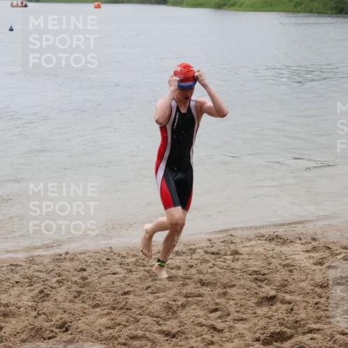 21.06.2025 - 27. Vierlanden-Triathlon Lena Gebhardt http://msf.ph/oto/8044105 15.06.2025 14:38:53 Schwimmen 1318, 1340 meine-sportfotos.de