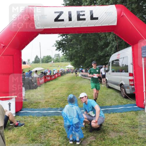 21.06.2025 - 27. Vierlanden-Triathlon MichiJ http://msf.ph/oto/8044108 15.06.2026 13:45:00 Ziel 82 meine-sportfotos.de