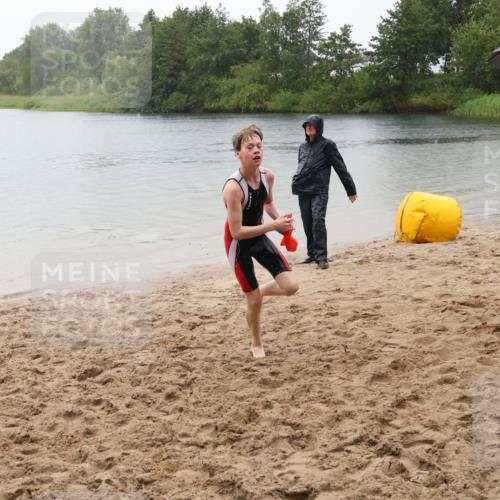 21.06.2025 - 27. Vierlanden-Triathlon Lena Gebhardt http://msf.ph/oto/8044121 15.06.2025 14:38:53 Schwimmen 1318, 1340 meine-sportfotos.de