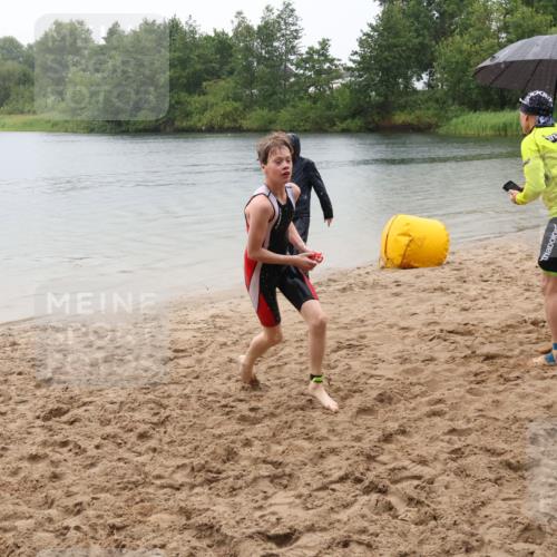 21.06.2025 - 27. Vierlanden-Triathlon Lena Gebhardt http://msf.ph/oto/8044128 15.06.2025 14:38:54 Schwimmen 1318, 1340 meine-sportfotos.de