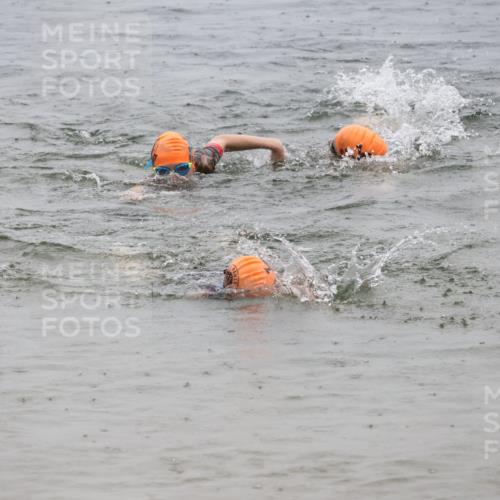 21.06.2025 - 27. Vierlanden-Triathlon Lena Gebhardt http://msf.ph/oto/8044136 15.06.2025 14:39:03 Schwimmen 1335, 1340, 1345, 1349 meine-sportfotos.de