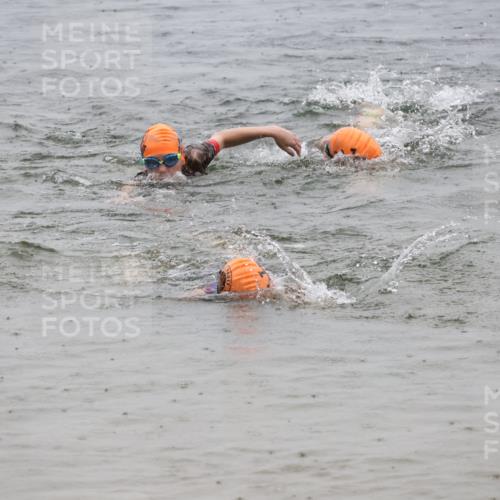 21.06.2025 - 27. Vierlanden-Triathlon Lena Gebhardt http://msf.ph/oto/8044140 15.06.2025 14:39:03 Schwimmen 1335, 1340, 1345, 1349 meine-sportfotos.de