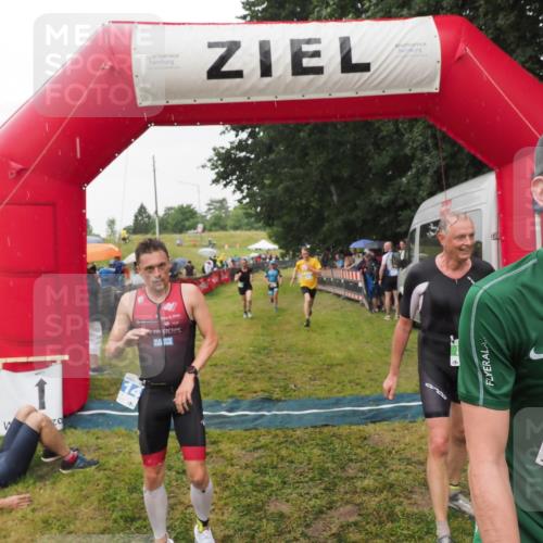 21.06.2025 - 27. Vierlanden-Triathlon MichiJ http://msf.ph/oto/8044150 15.06.2026 13:45:10 Ziel 811, 881, 930, 956, 1114 meine-sportfotos.de