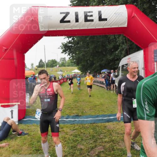 21.06.2025 - 27. Vierlanden-Triathlon MichiJ http://msf.ph/oto/8044152 15.06.2026 13:45:10 Ziel 811, 881, 930, 956, 1114 meine-sportfotos.de